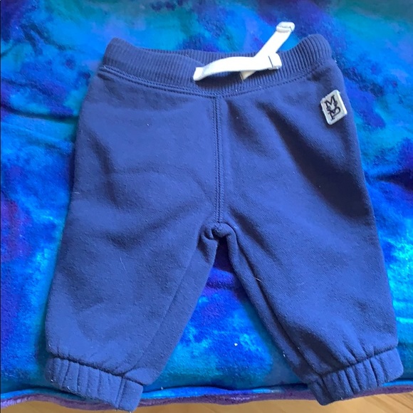 2 sweatpants and a onesie - Picture 3 of 4